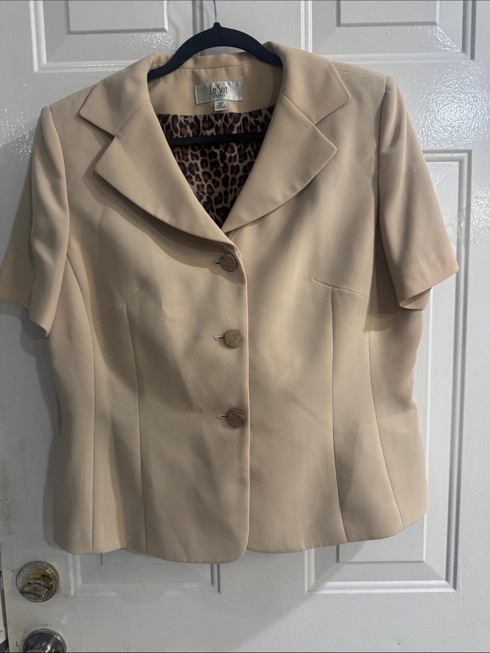 Le Suit Women's Cream Short-Sleeve Blazer with Layered Shell - Picture 4 of 12